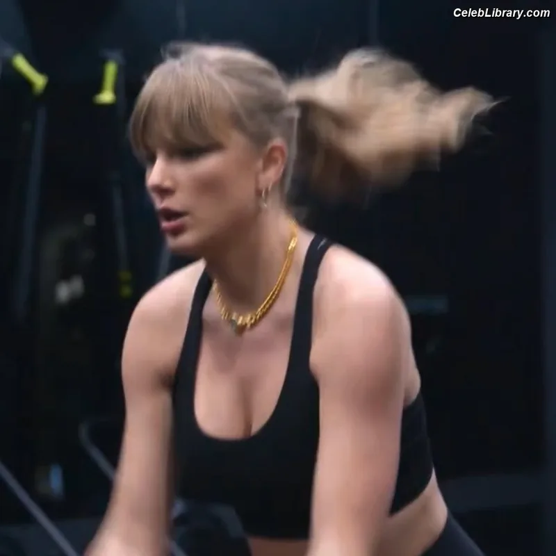 Taylor Swift photo 13 of 4190