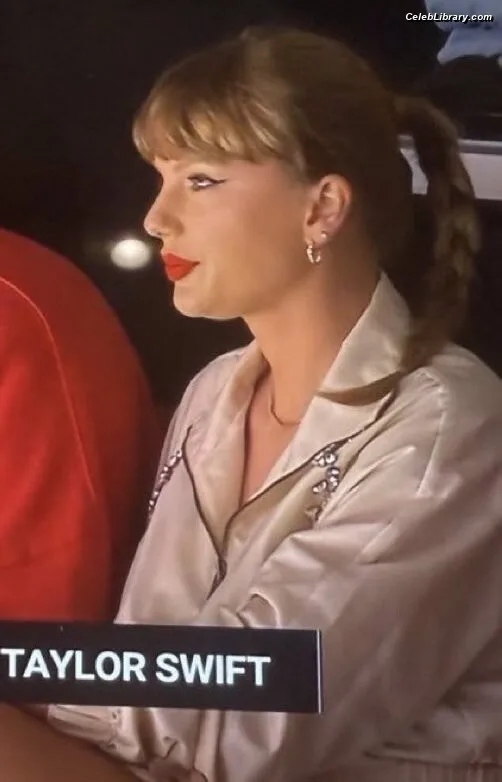 Taylor Swift photo 23 of 4190