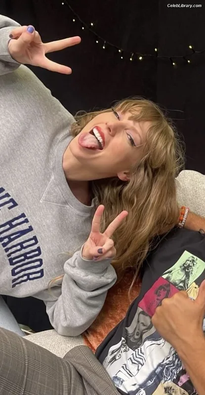 Taylor Swift photo 24 of 4190