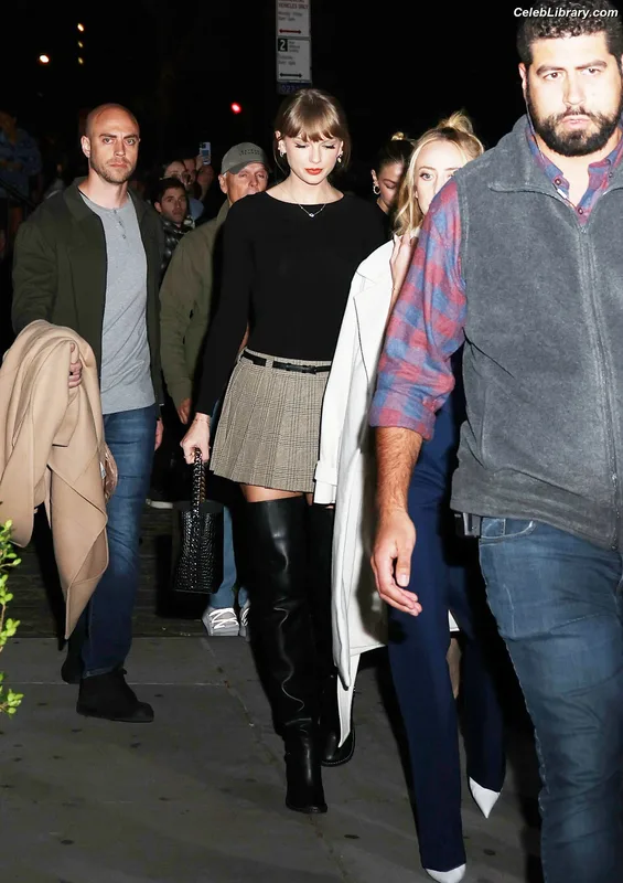 Taylor Swift photo 17 of 4190