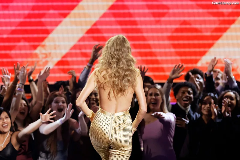 Taylor Swift photo 12 of 4190