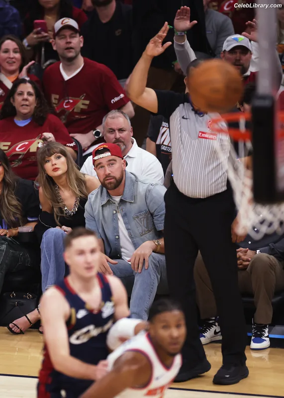 Taylor Swift photo 12 of 4190