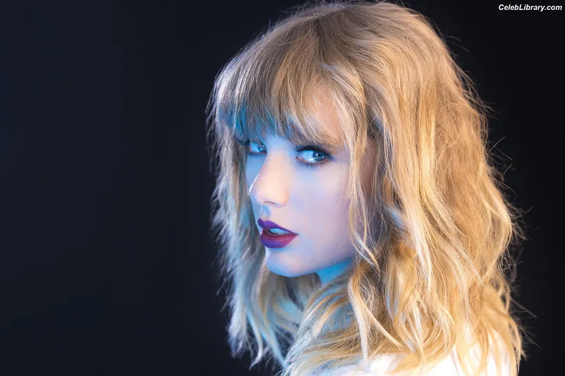 Taylor Swift photo 14 of 4190
