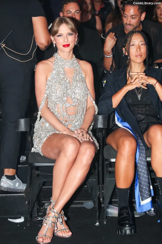 Taylor Swift photo 17 of 4190