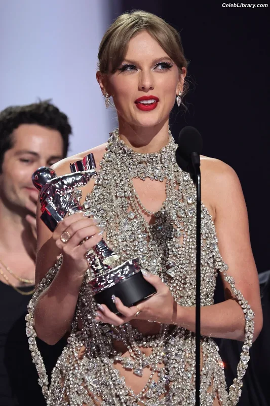 Taylor Swift photo 15 of 4190