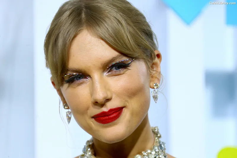 Taylor Swift photo 2 of 4190