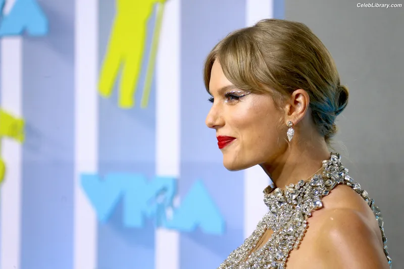 Taylor Swift photo 4 of 4190