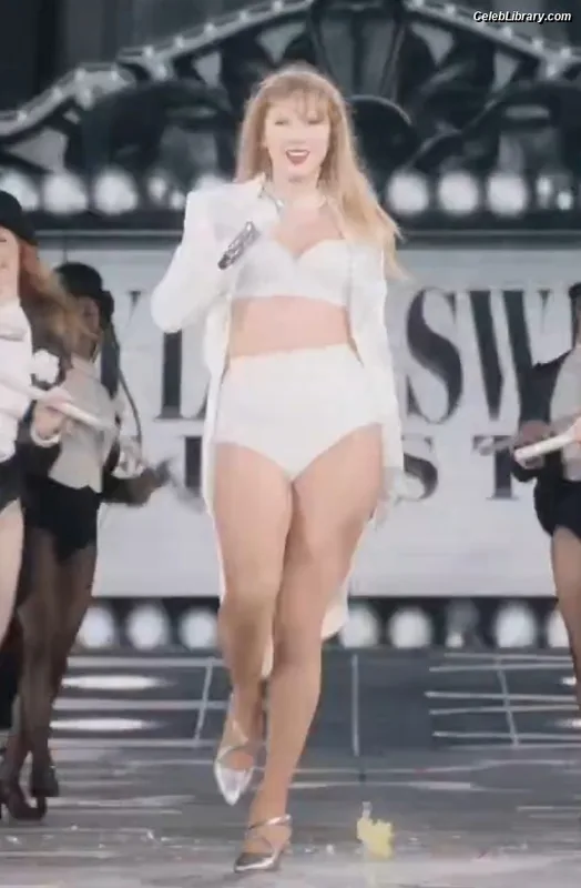 Taylor Swift photo 20 of 4190