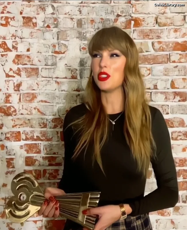 Taylor Swift photo 12 of 4190