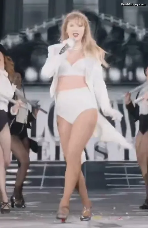 Taylor Swift photo 16 of 4190