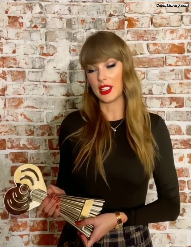 Taylor Swift photo 22 of 4190