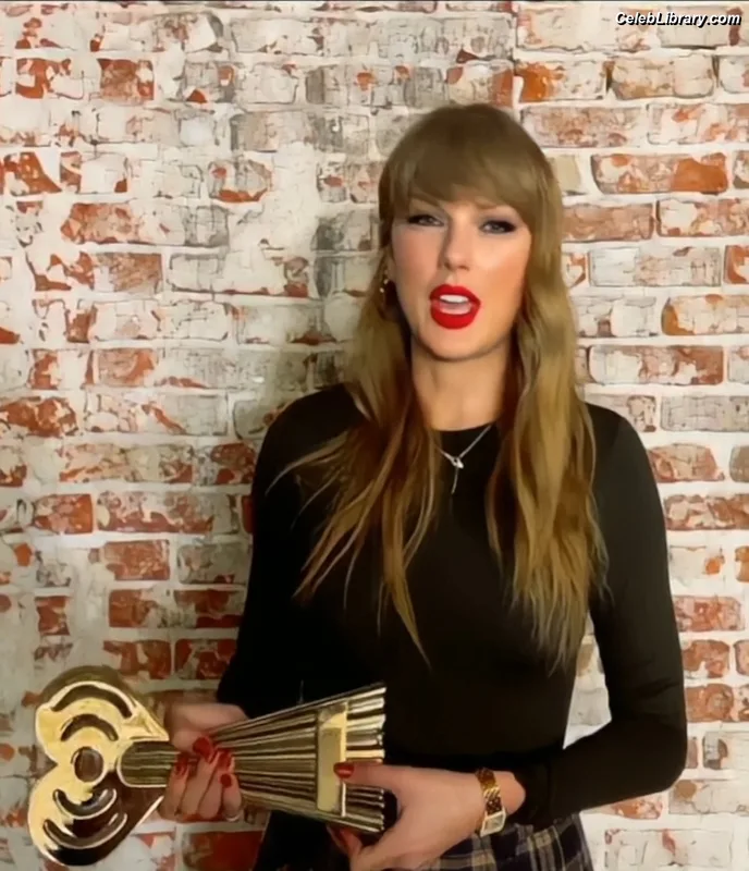 Taylor Swift photo 9 of 4190