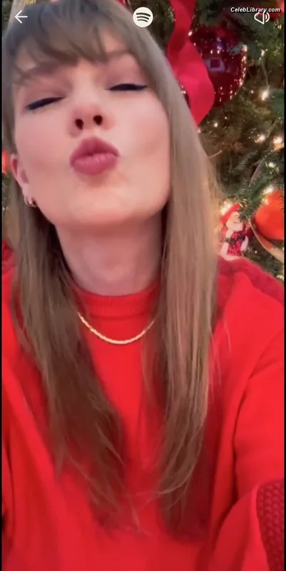 Taylor Swift photo 1 of 4190