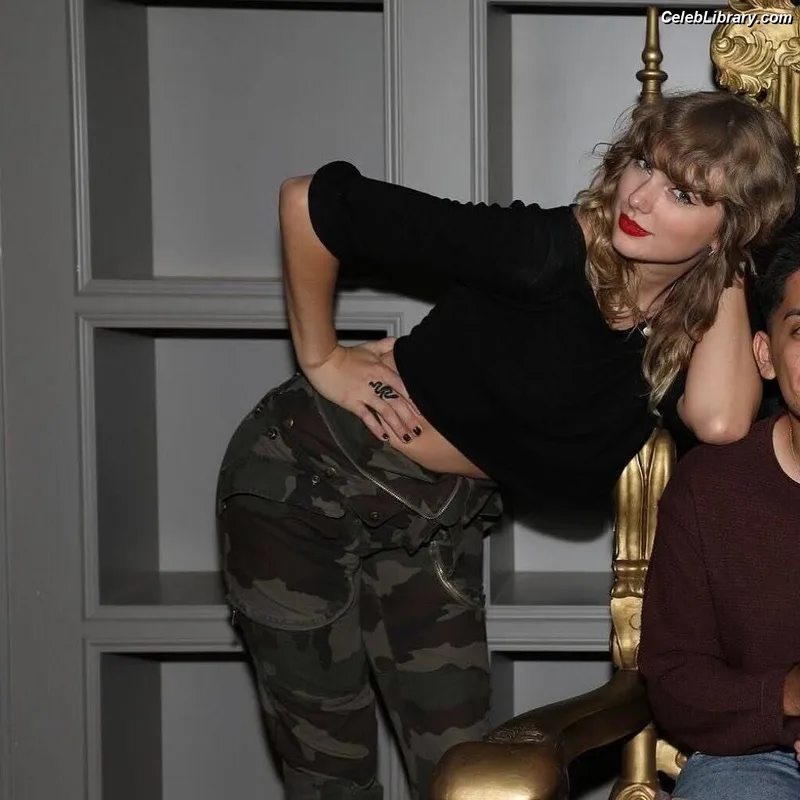 Taylor Swift photo 1 of 4190