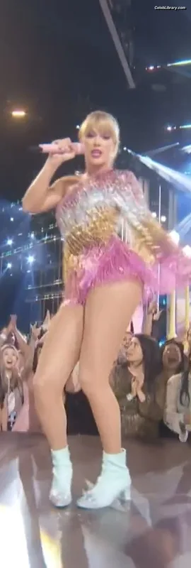 Taylor Swift photo 22 of 4190