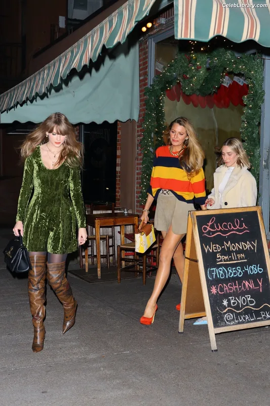 Taylor Swift photo 3 of 4190