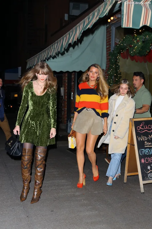 Taylor Swift photo 24 of 4190