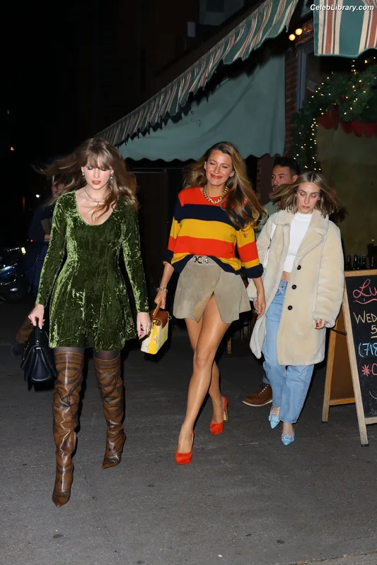 Taylor Swift photo 14 of 4190