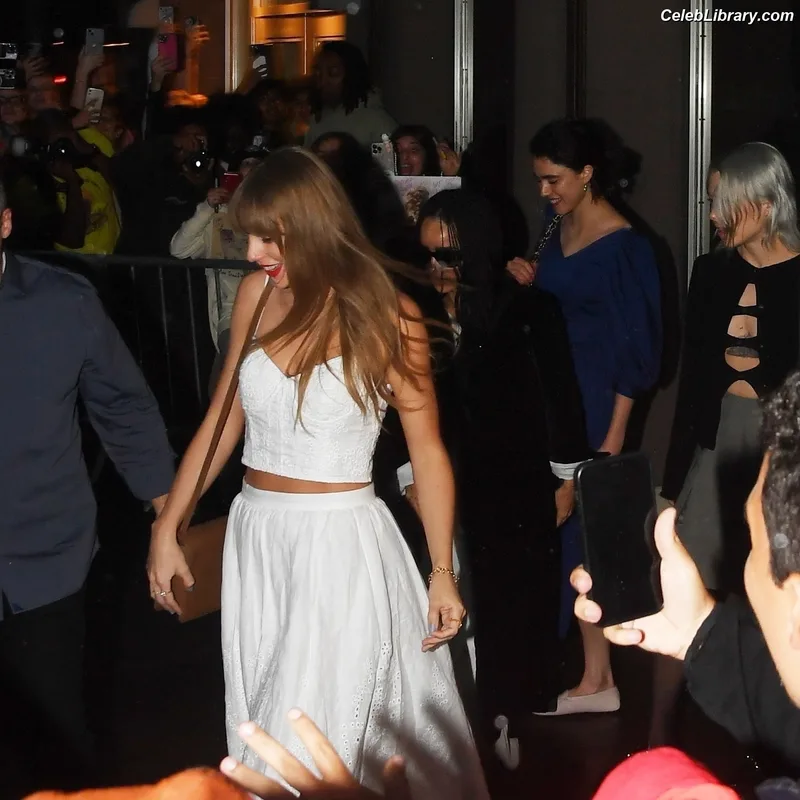 Taylor Swift photo 11 of 4190
