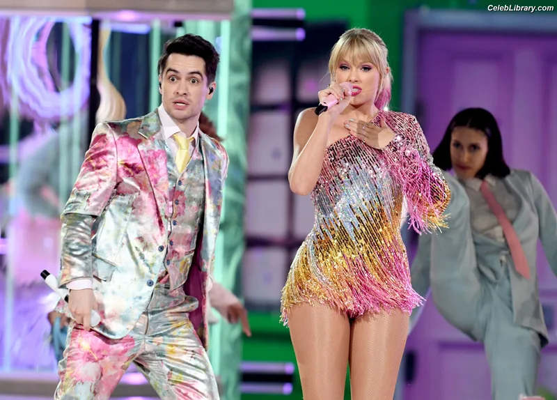 Taylor Swift photo 15 of 4190