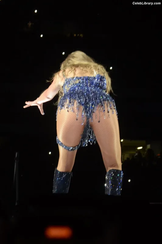 Taylor Swift photo 13 of 4190