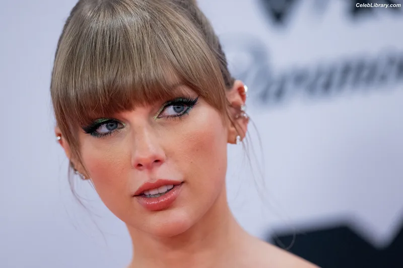 Taylor Swift photo 8 of 4190