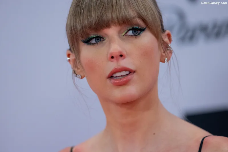 Taylor Swift photo 21 of 4190