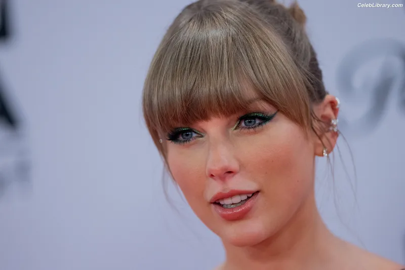 Taylor Swift photo 15 of 4190