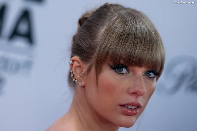 Taylor Swift photo 11 of 4190