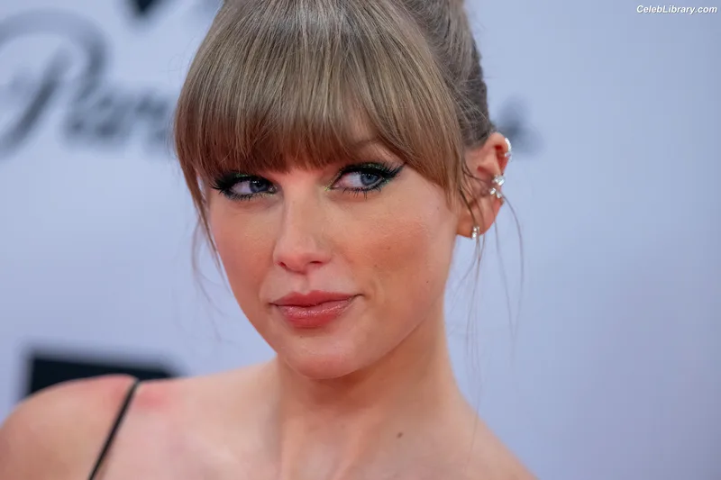 Taylor Swift photo 16 of 4190