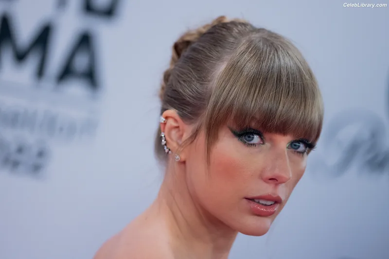 Taylor Swift photo 22 of 4190