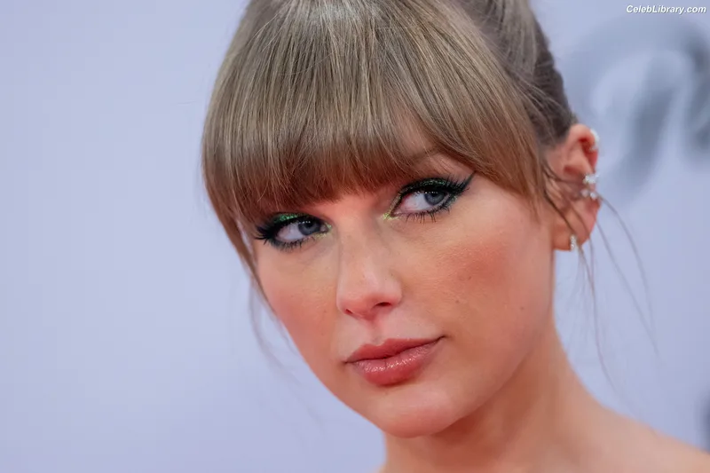 Taylor Swift photo 17 of 4190