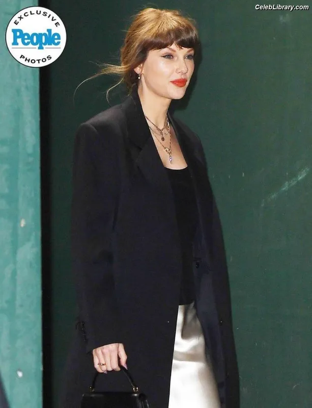 Taylor Swift photo 2 of 4190