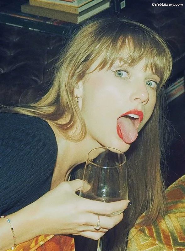 Taylor Swift photo 2 of 4190