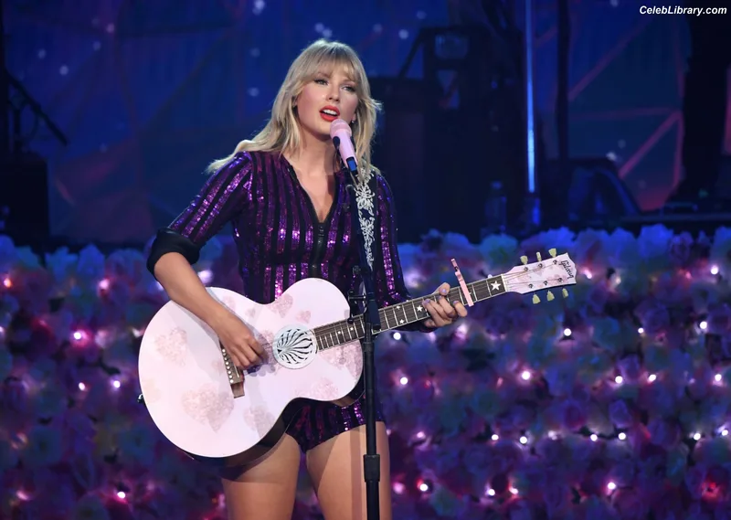 Taylor Swift photo 6 of 4190