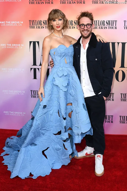Taylor Swift photo 9 of 4190