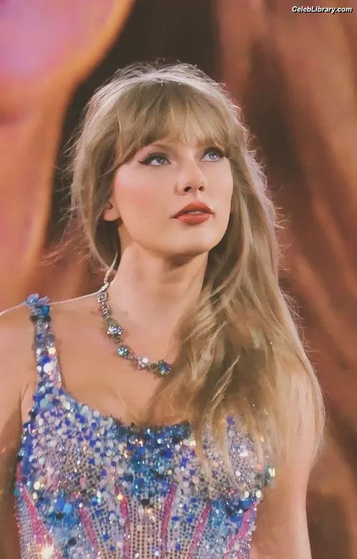 Taylor Swift photo 15 of 4190