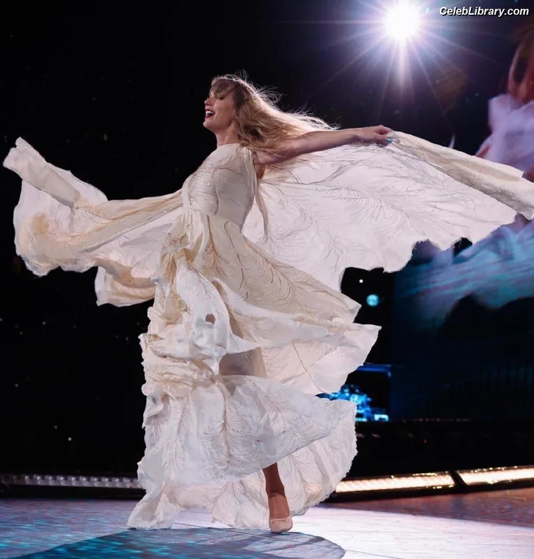 Taylor Swift photo 20 of 4190