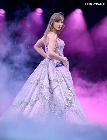 Taylor Swift photo 22 of 4190