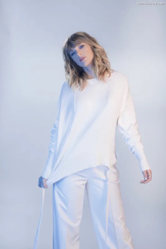 Taylor Swift photo 12 of 4190