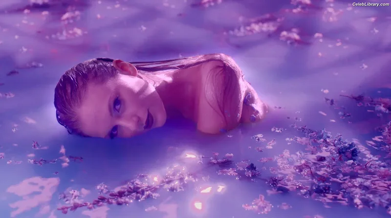 Taylor Swift photo 13 of 4190
