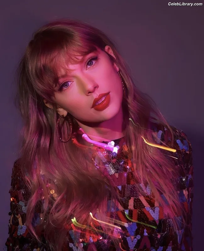 Taylor Swift photo 24 of 4190