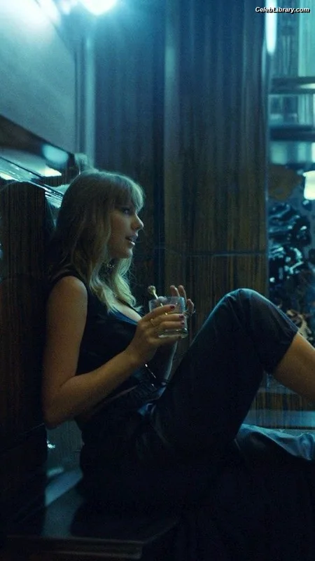 Taylor Swift photo 24 of 4190