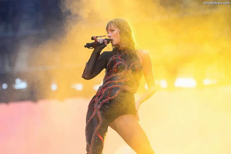 Taylor Swift photo 6 of 4190