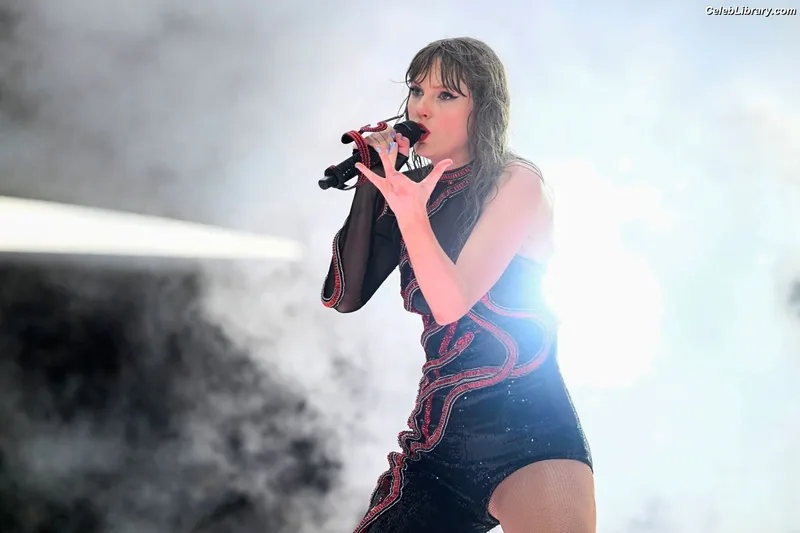 Taylor Swift photo 7 of 4190