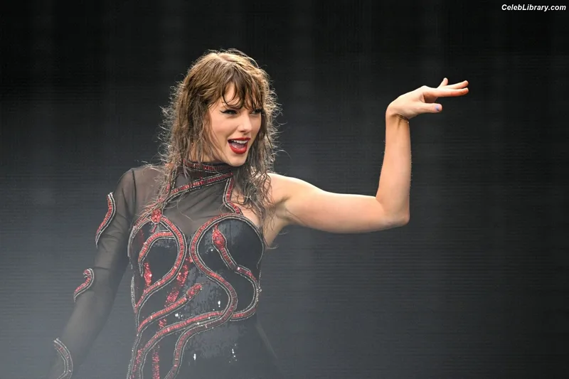Taylor Swift photo 9 of 4190