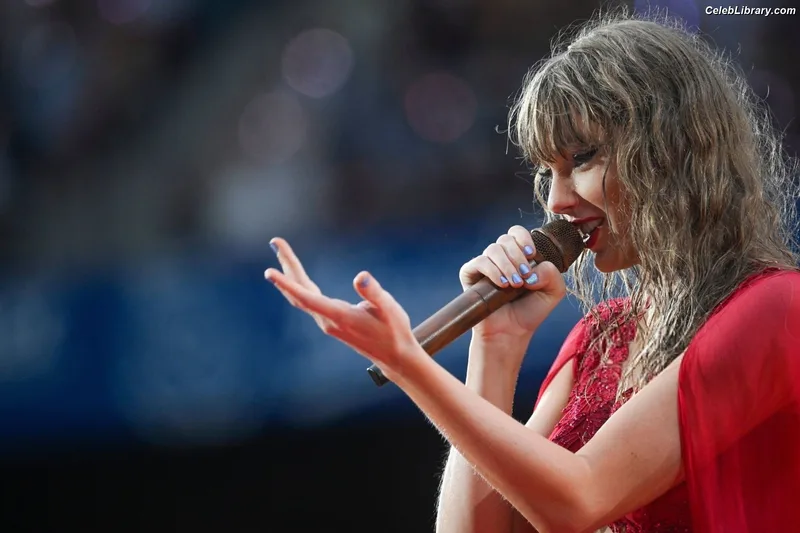 Taylor Swift photo 15 of 4190