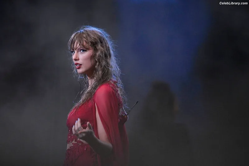 Taylor Swift photo 16 of 4190