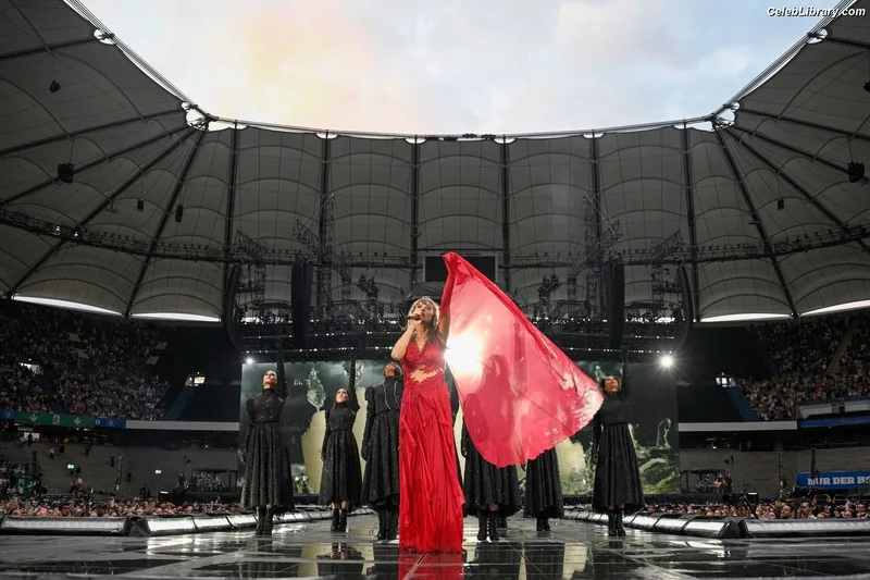 Taylor Swift photo 19 of 4190