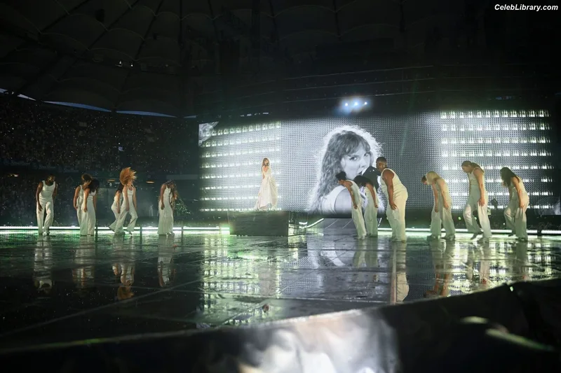 Taylor Swift photo 22 of 4190